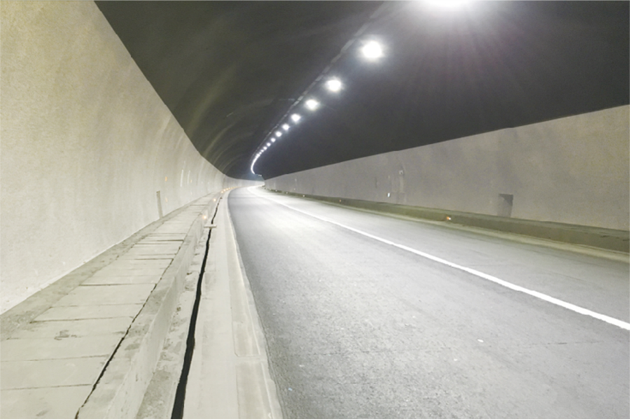 贵都高速鸡冠岭隧道